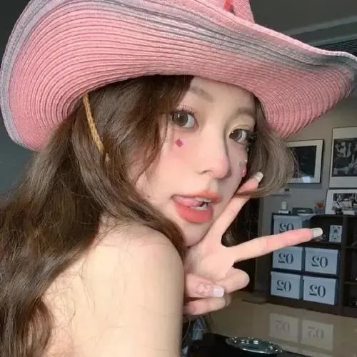 三个摩登女性